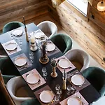 Mayen, Luxueux Et Intimiste