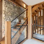 Mayen, Luxueux Et Intimiste